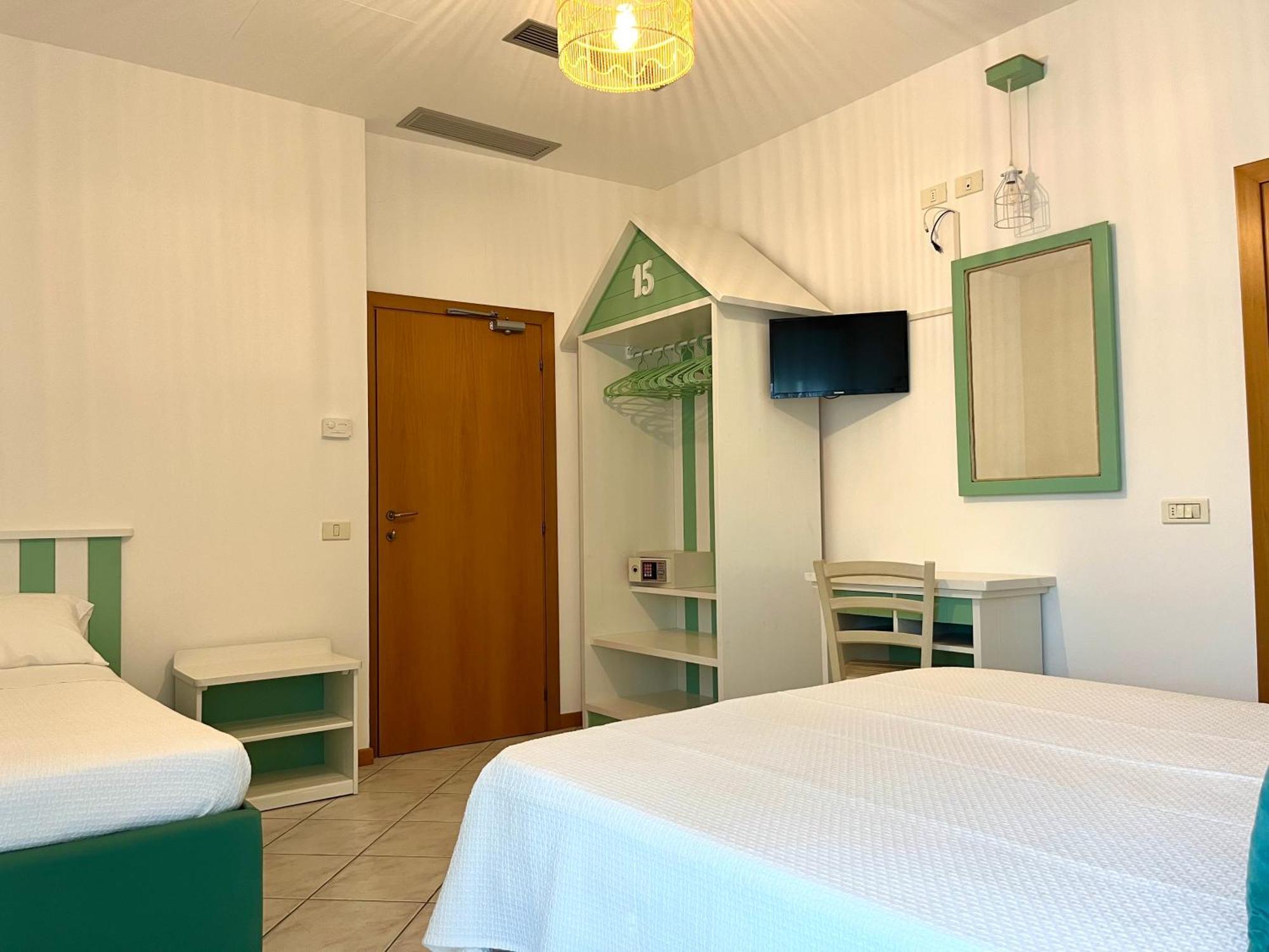 Hotel Acquario Ріміні Екстер'єр фото